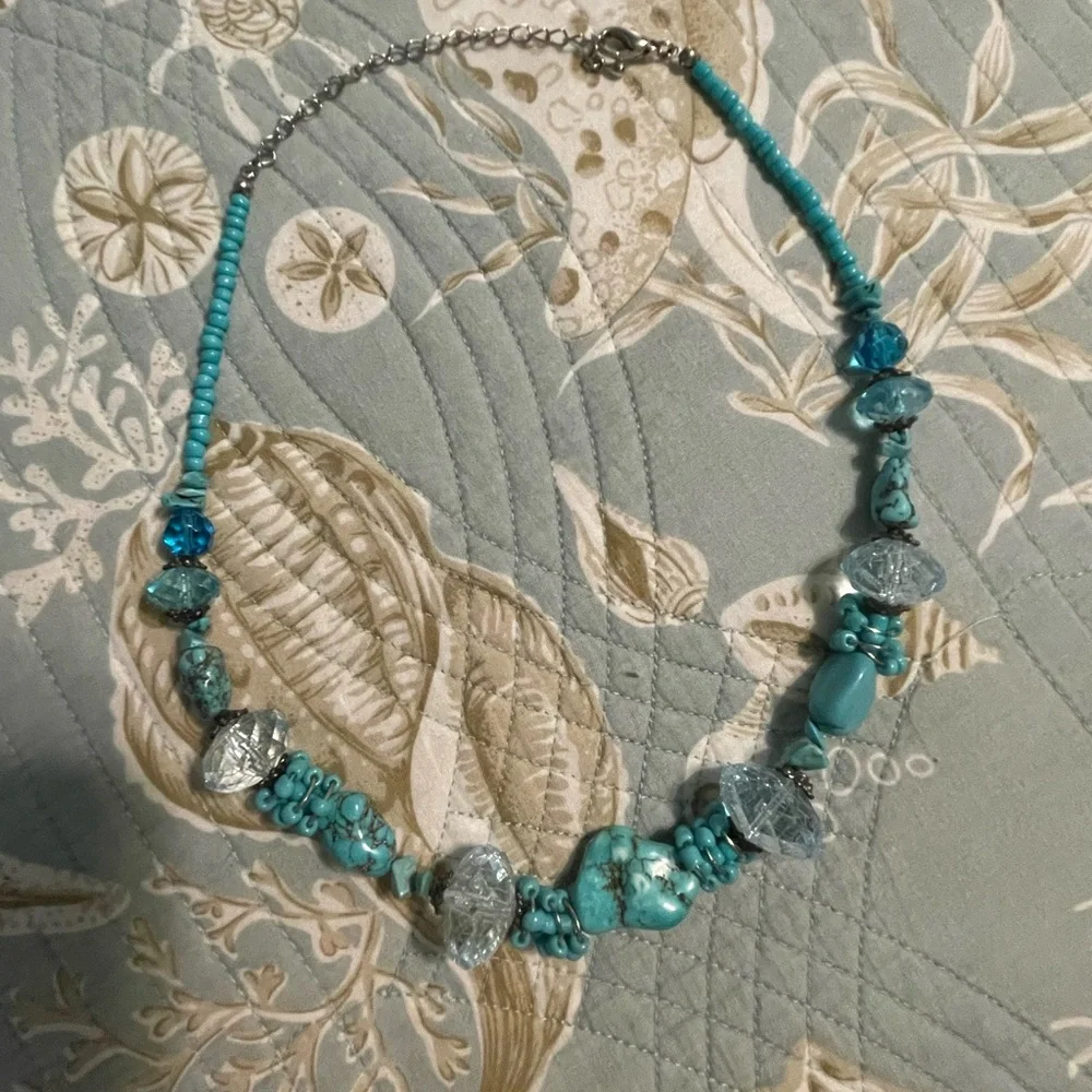 Turquoise beaded necklace - Picture 1 of 3
